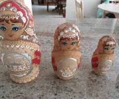 مجموعه ای از 5 دست نقاشی شده و اچ روسی عروسک های چوبی تودرتو