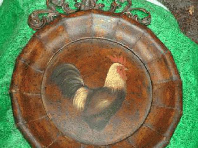 دست خروس نقاشی شده در قاب گرد