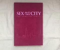 ارتباط جنسی و شهرستان, سری کامل در صورتی مخملی چسب