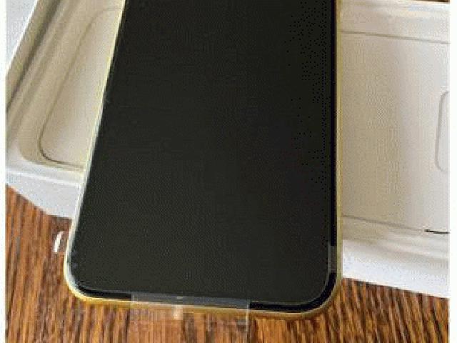 آی فون اپل 11 با 256g حامل رایگان 12 ماه گارانتی بزرگ در جعبه