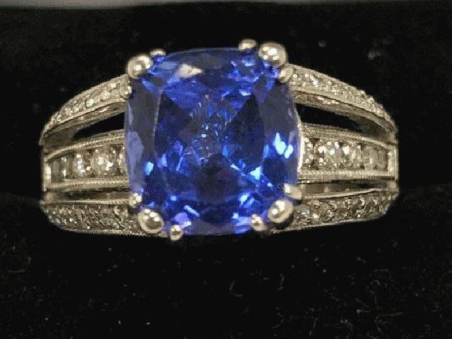 18k زنانه طلای سفید Tanzanite و حلقه الماس 4.50 Ct اندازه 6.5