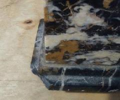 ستون هرمی شکل سنگی/ستون هرمی شکل سنگی مرحله سیاه و سفید