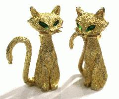 زن گربه سنجاق سینه