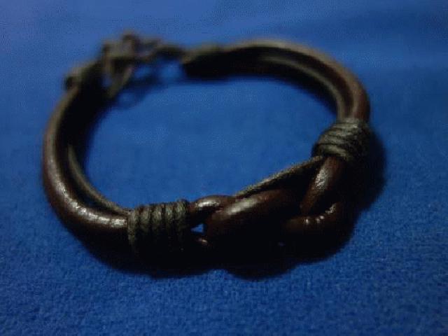 دستبند مردانه چرم قهوه ای