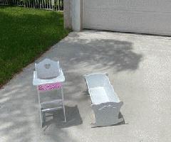 دختر آمریکایی عروسک گهواره های چوبی